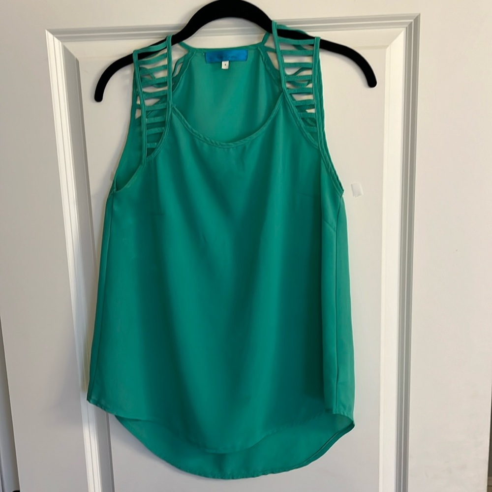 Ladies size small trendy top! Dress it up or wear it with jeans!